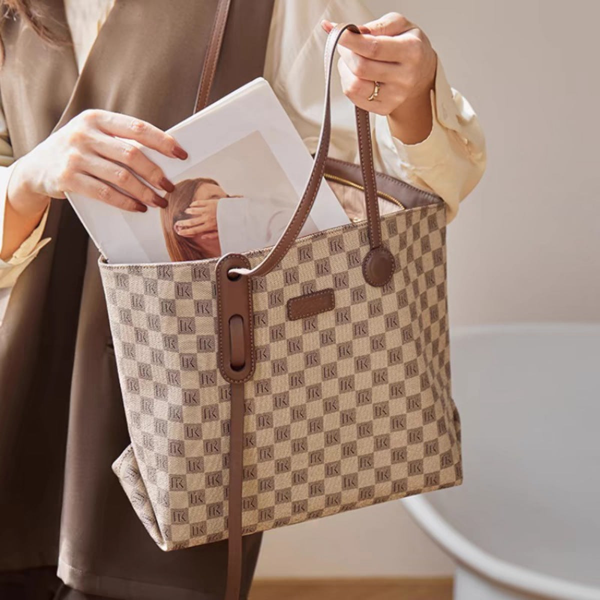 c34fc90d-8cc9-44c1-975a-e569f82e7f79-Max